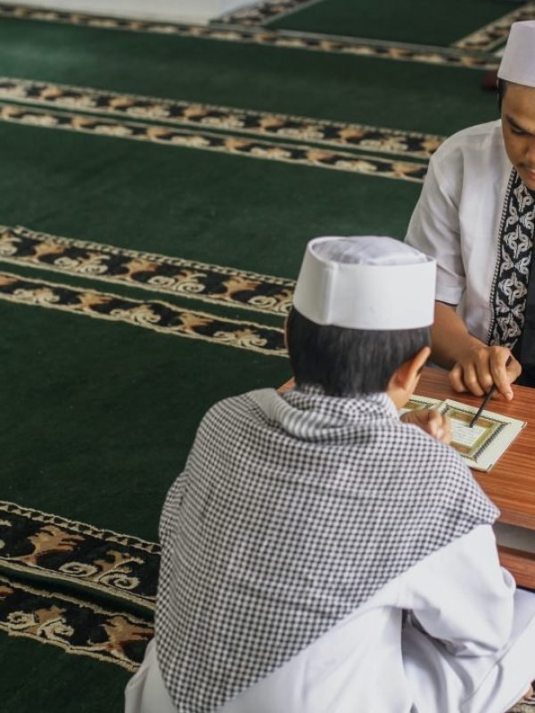 learning-quran-at-mosque.jpg